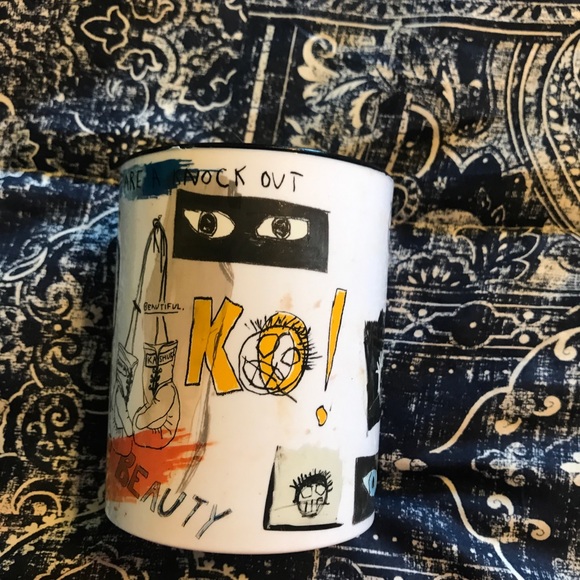 Knockout beauty brush holder. - Picture 2 of 4